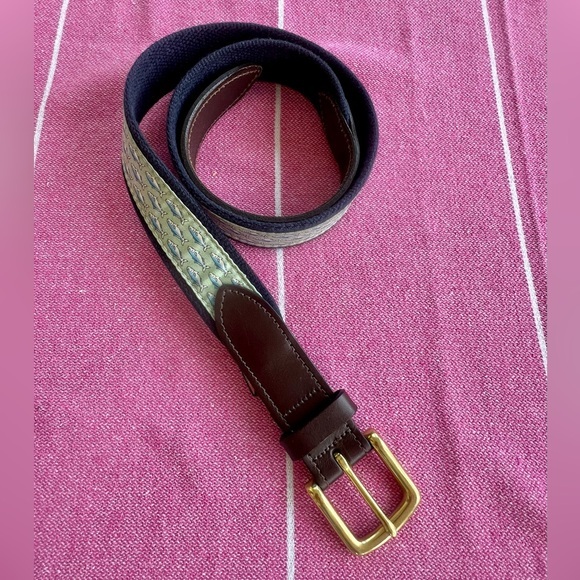 Vineyard Vines Accessories - 2/$20 ❤️ Vineyard Vines Leather Belt Fish Print